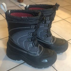 Boy’s The North Face snow boots, good condition.